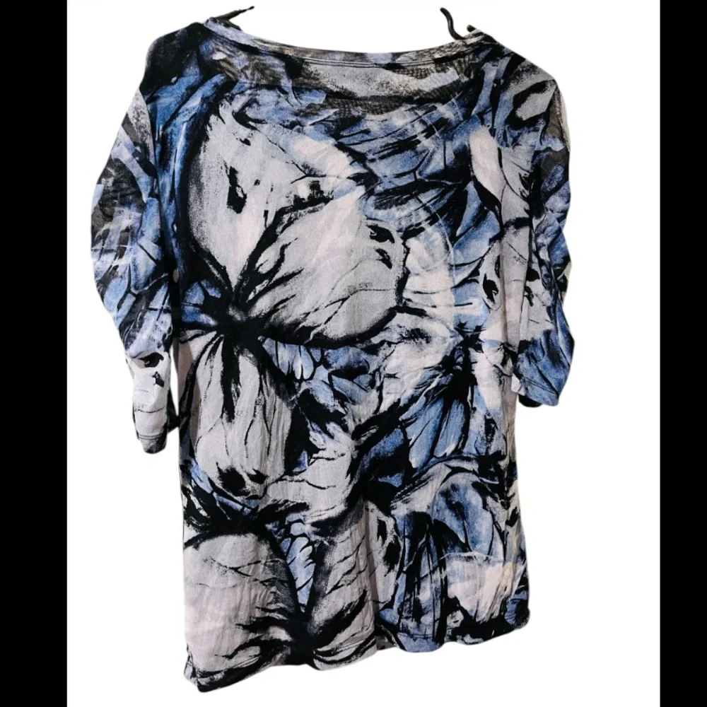 Investments Blue Black White Abstract Floral Blouse - Picture 4 of 6